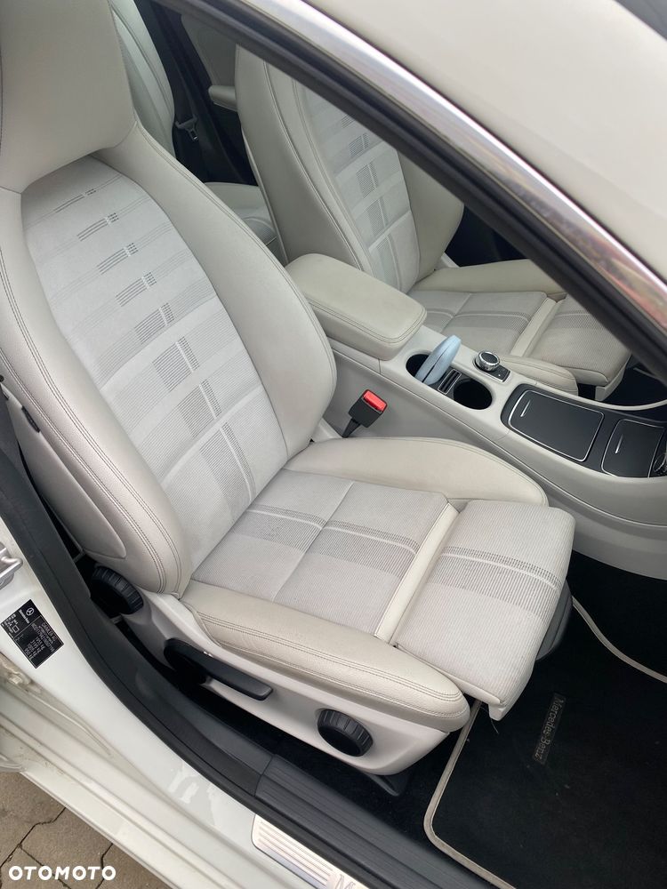 Mercedes-Benz CLA 180 7G-DCT - 14