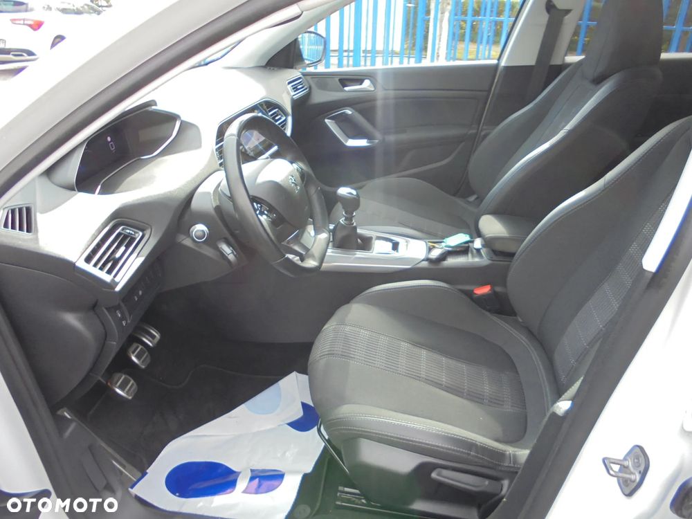 Peugeot 308 BlueHDi 130 Allure Pack - 29