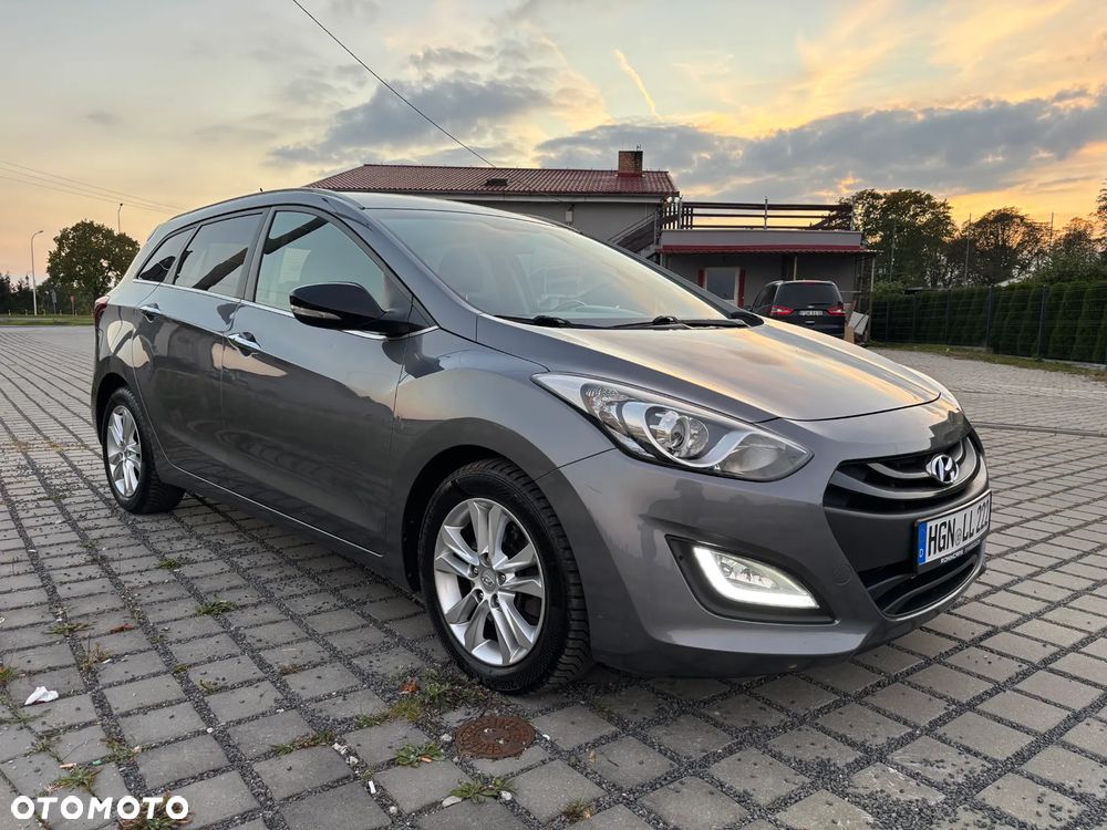 Hyundai i30 blue 1.6 CRDi Passion - 2
