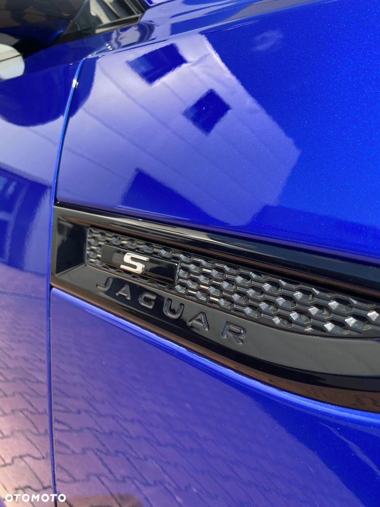 Jaguar E-Pace 2.0 i4D AWD R-Dynamic S - 30
