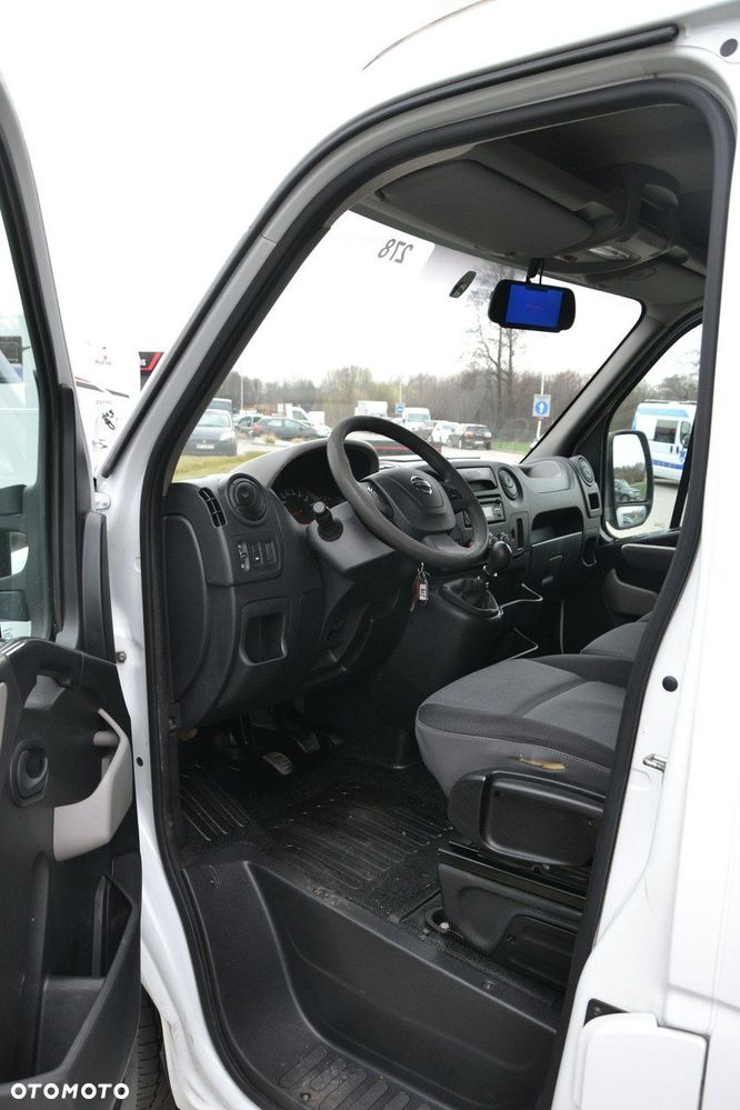 Nissan NV 400 - 11