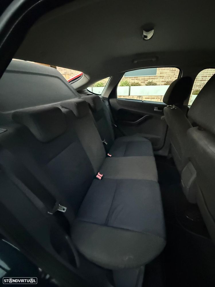 Ford Focus 1.6 TDCi Connection - 13