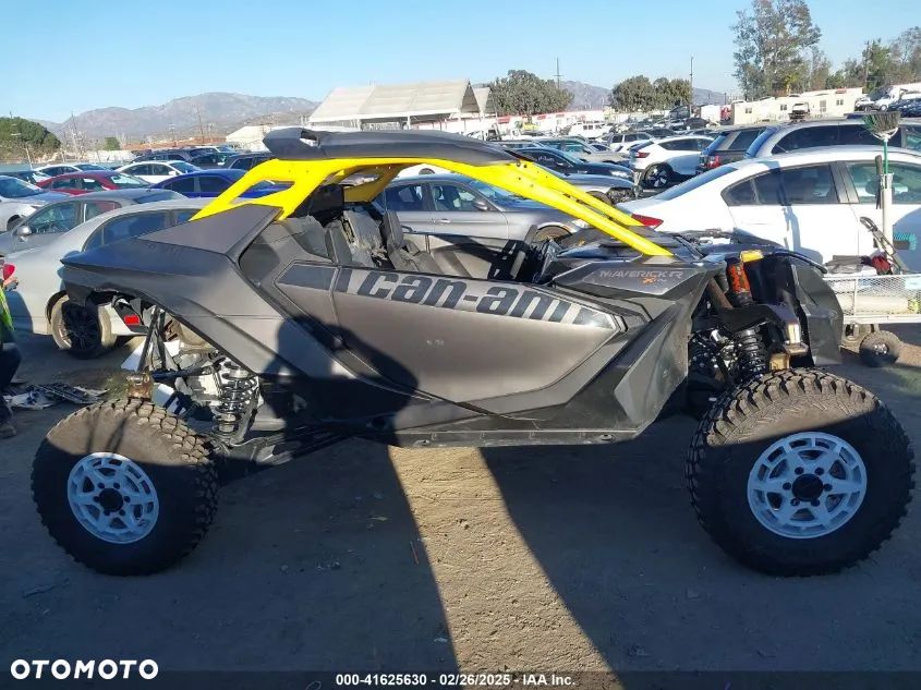 Can-Am Maverick - 14