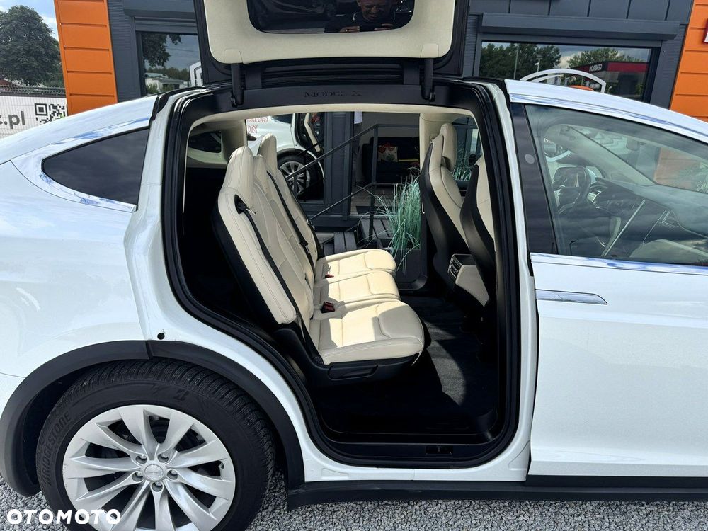 Tesla Model X Long Range Plus - 32