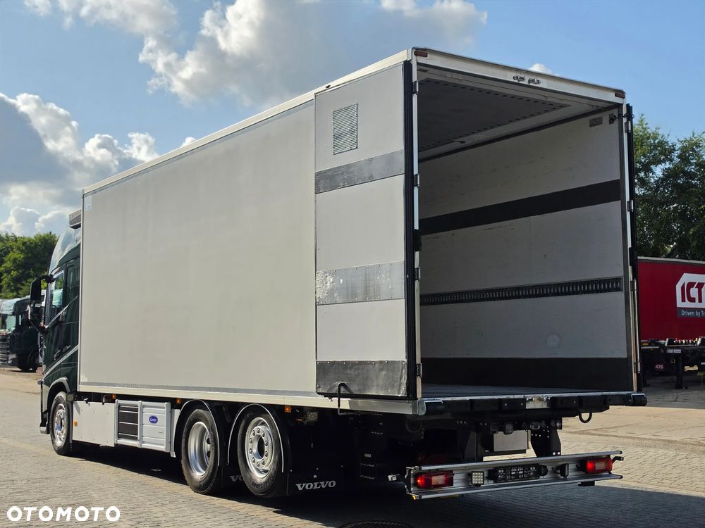 Volvo FH460 I SAVE / CARRIER 900/ KABINA SYPIALNA / CHŁODNIA KWIATOWA / SUPER STAN / 3 OŚ SKRĘTNA  / EURO 6 /SERWIS VOLVO / KONTENER KWIATOWY / - 20