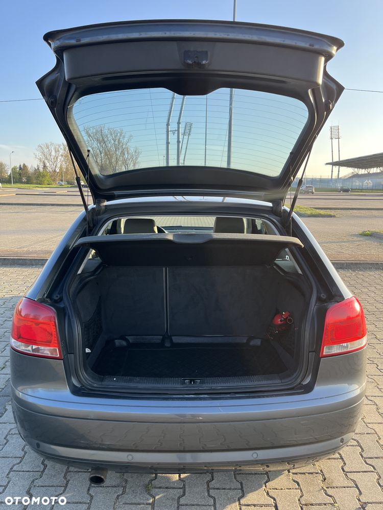 Audi A3 3-drzwiowe 1.6 Attraction - 10