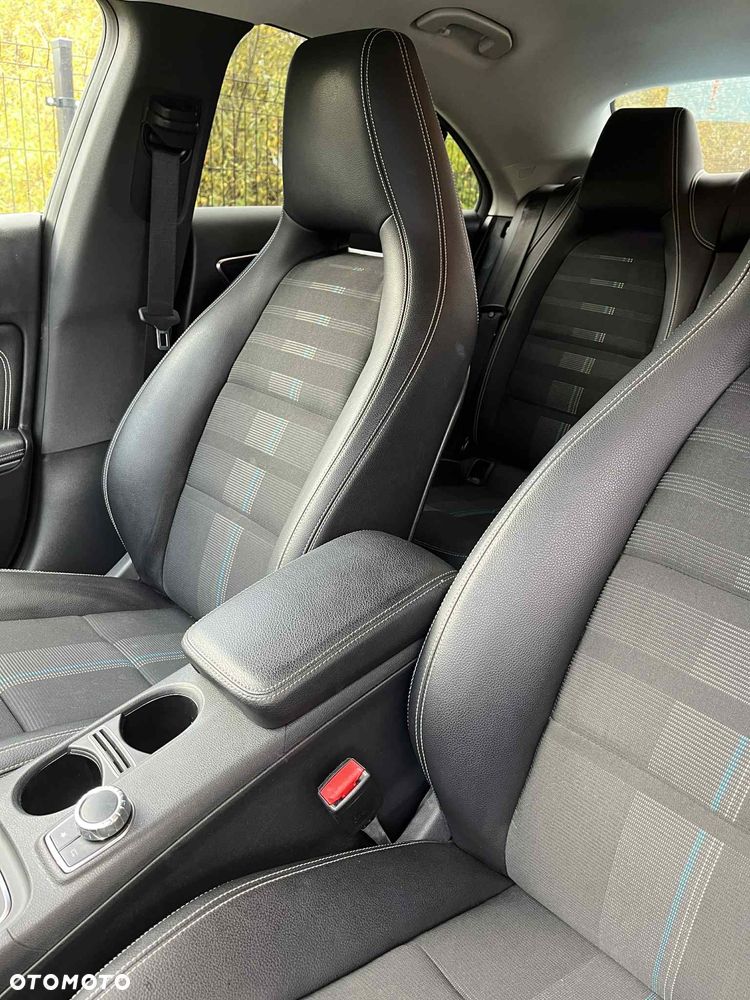 Mercedes-Benz CLA 200 d 7G-DCT - 17