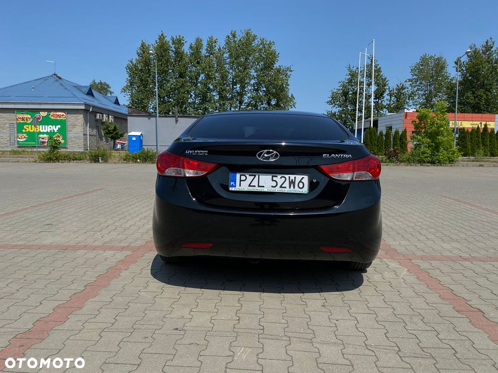 Hyundai Elantra 1.6 Classic + - 10