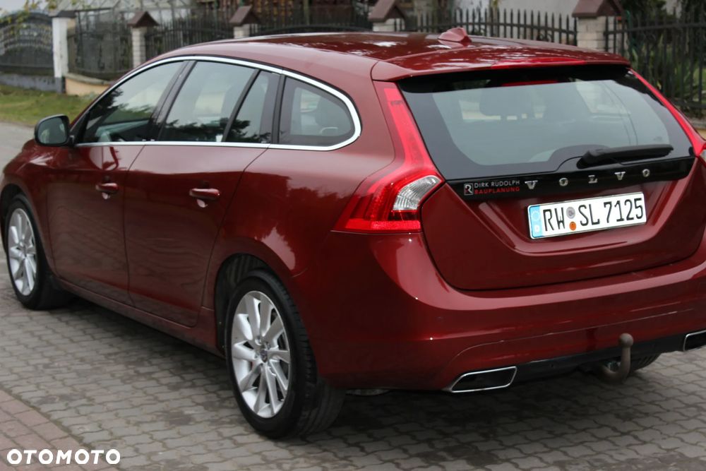 Volvo V60 D5 Geartronic Summum - 8