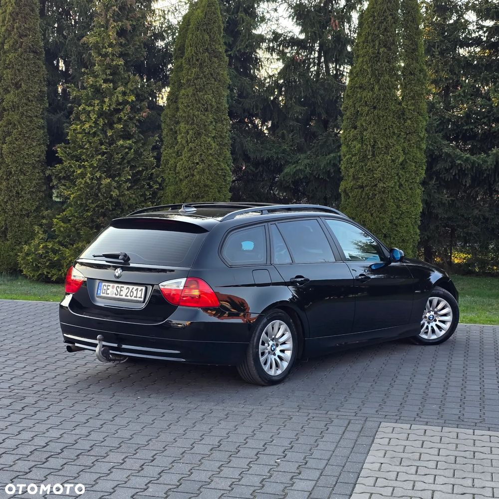 BMW Seria 3 320i Touring - 13