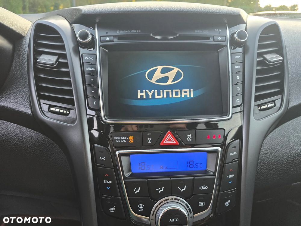 Hyundai i30 blue 1.6 GDI Passion - 32