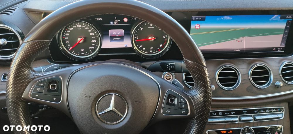 Mercedes-Benz Klasa E 220 d 4Matic 9G-TRONIC AMG Line - 27