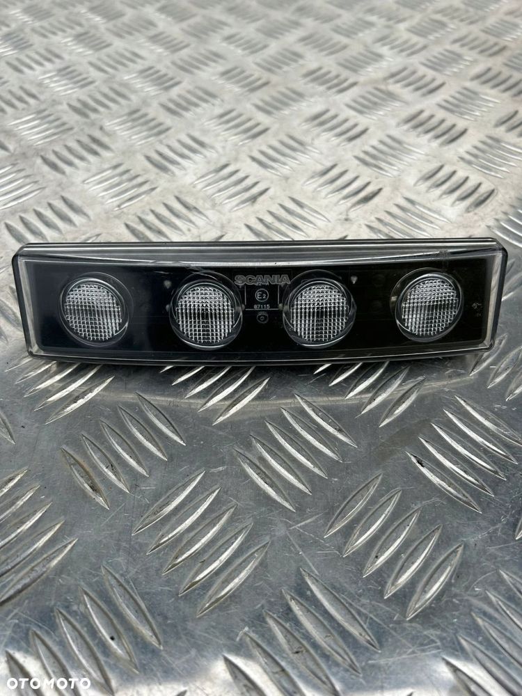 LAMPA LAMPKA OBRYSOWA SCANIA R - 1
