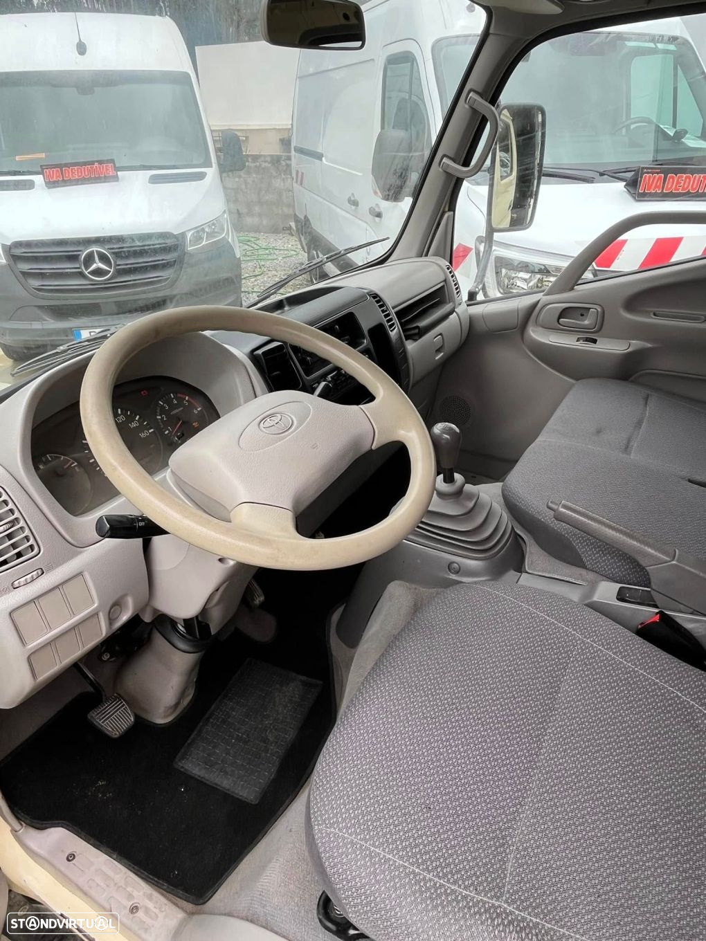 Toyota Dyna 6 lugares Tribascula - 9
