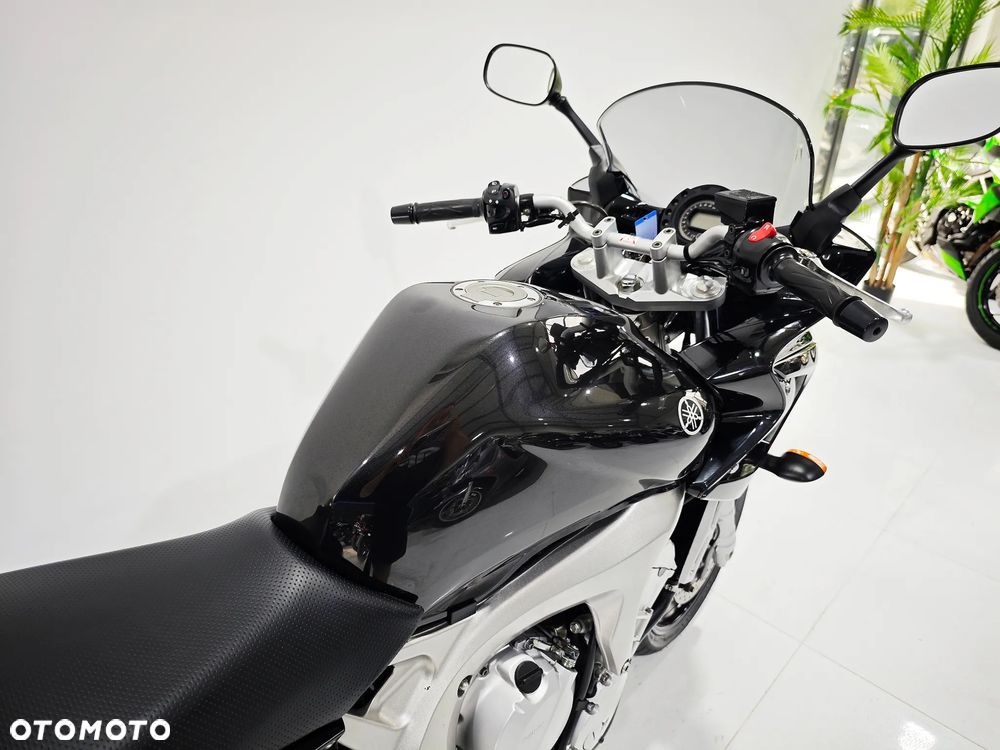 Yamaha FZ - 12
