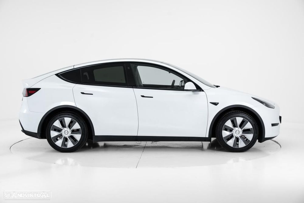 Tesla Model Y RWD — fotografia 2