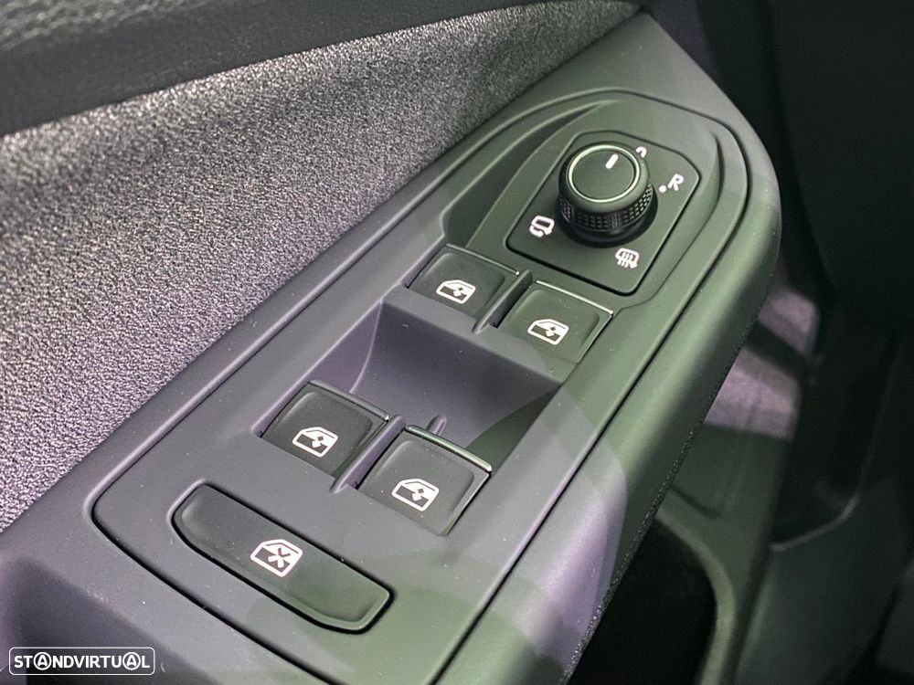 VW Golf 1.5 eTSI Urban DSG - 26