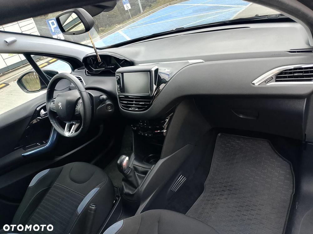 Peugeot 208 - 14