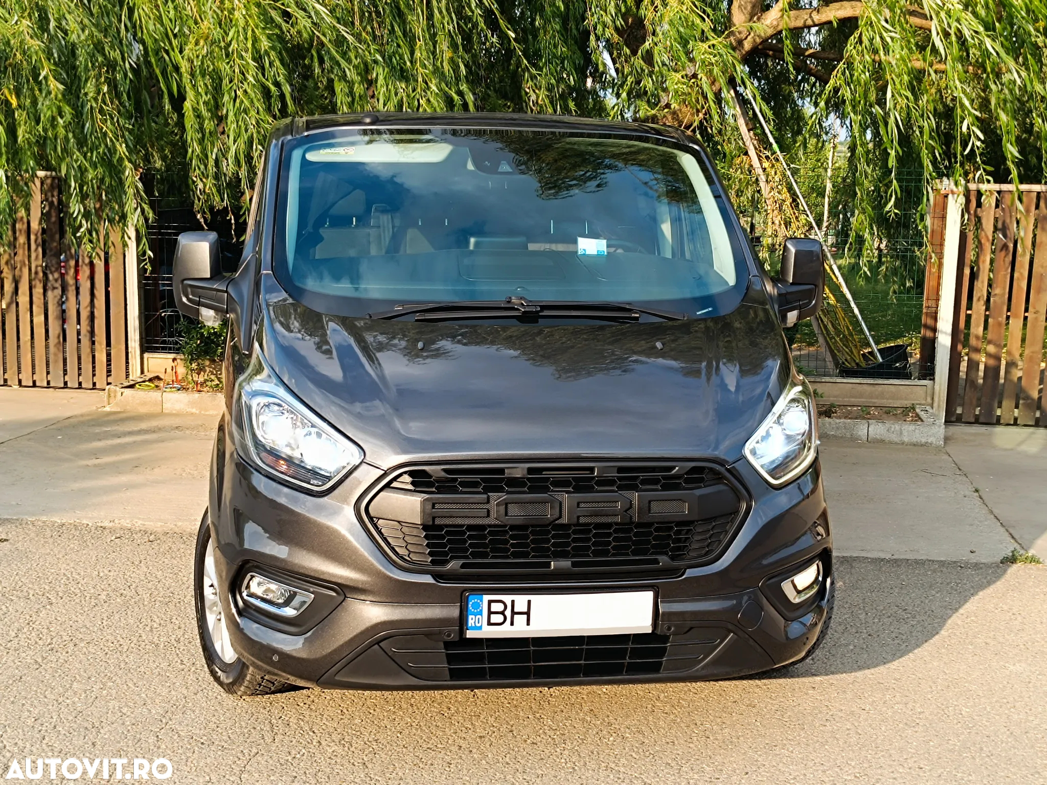 Ford Tourneo Custom Bus 320 2.0 EcoBlue 170 CP L2H1 Titanium Aut. - 8