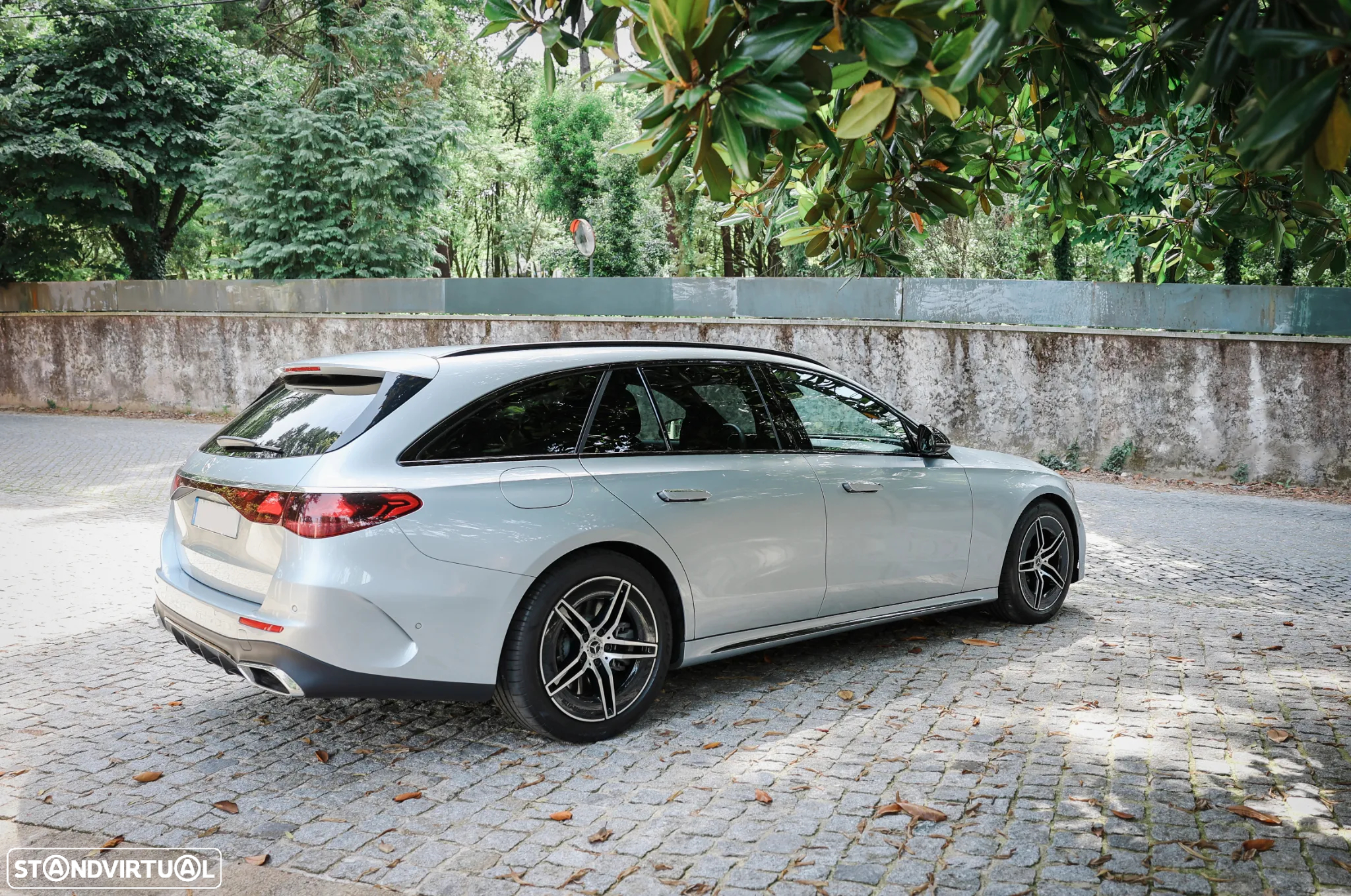 Mercedes-Benz E 300 e AMG Line - 28