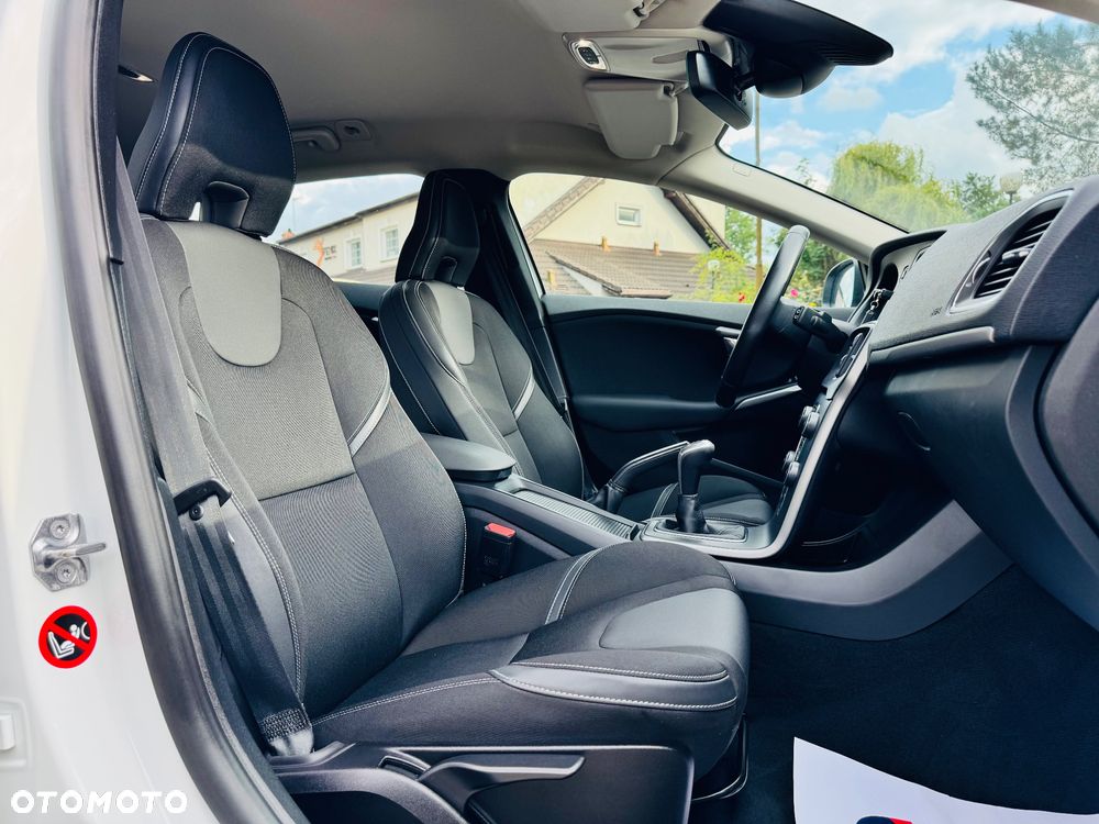 Volvo V40 D4 Drive-E Momentum - 32