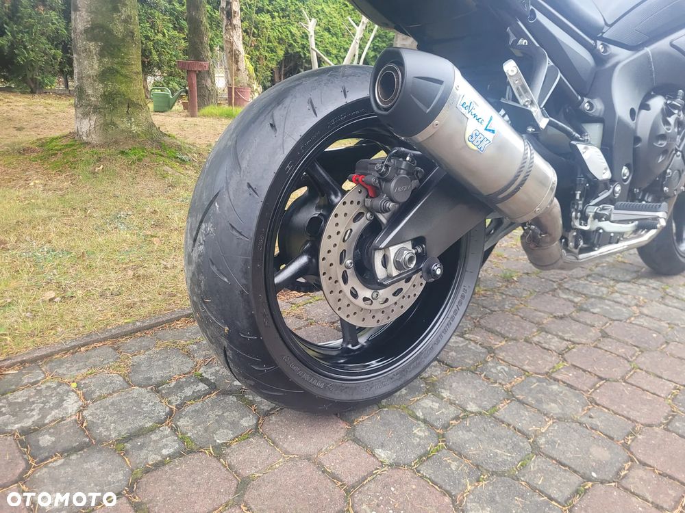 Yamaha FZ8 - 11