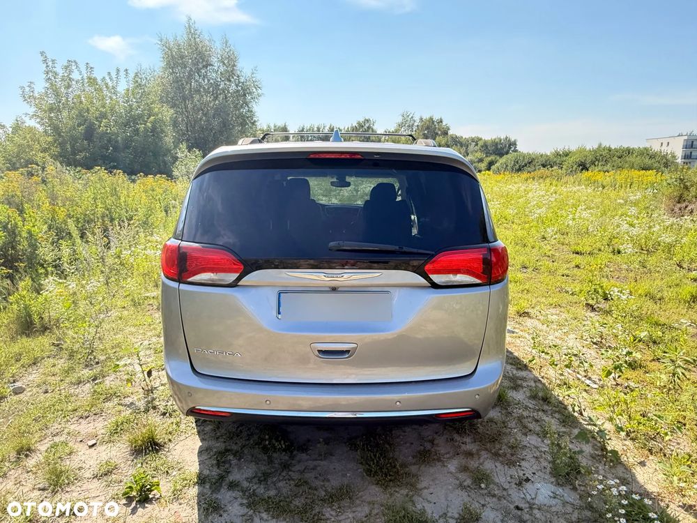 Chrysler Pacifica - 4
