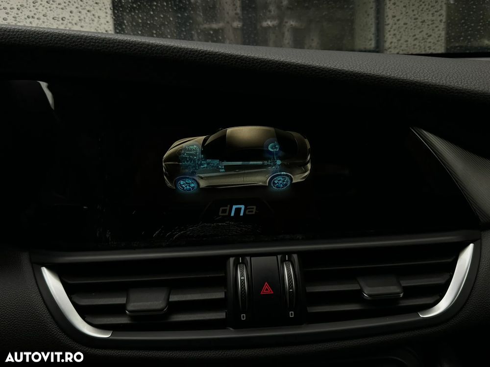 Alfa Romeo Giulia 2.0 Turbo AWD AT8 Veloce - 32