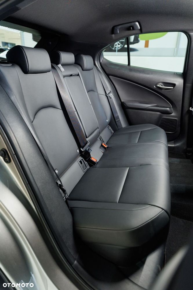 Lexus UX - 16