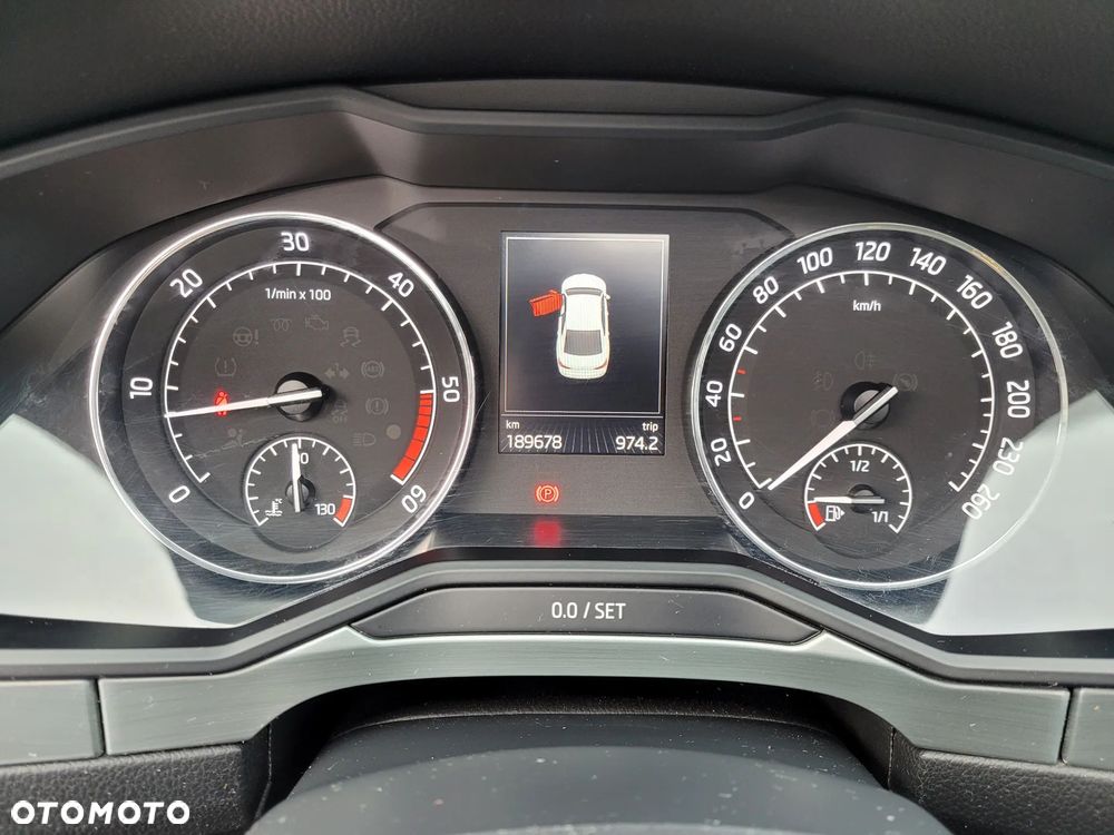 Skoda Superb 2.0 TDI Premium Edition - 14