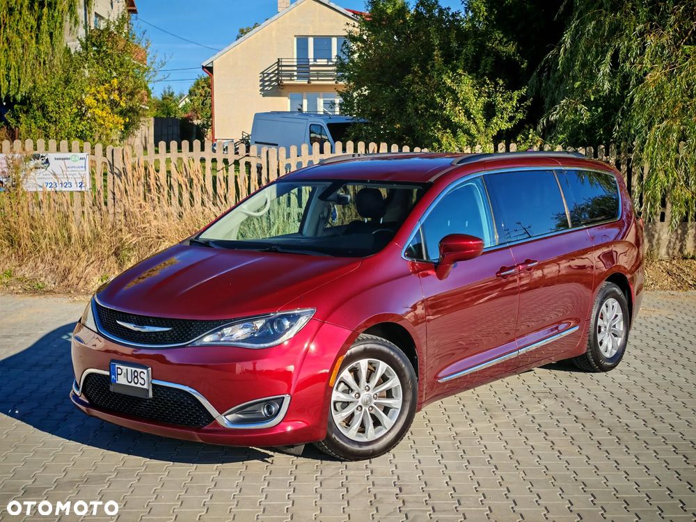 Chrysler Pacifica - 1