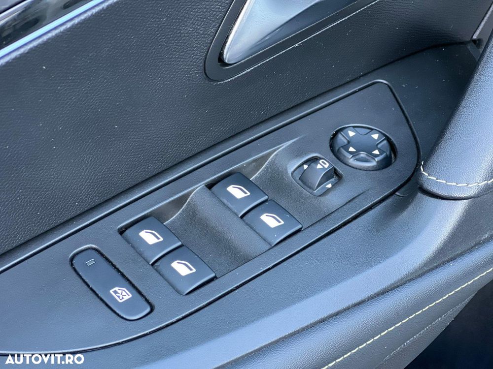 Peugeot 2008 1.2 L PureTech STT EAT8 GT Line - 10