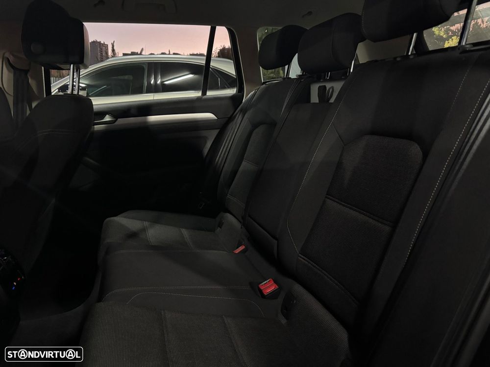 VW Passat Variant 1.6 TDI Confortline - 29