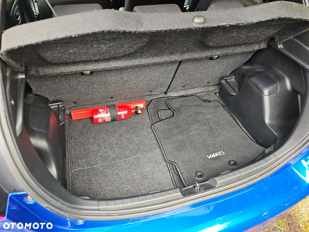 Toyota Yaris Hybrid 100 Selection Platinum - 19