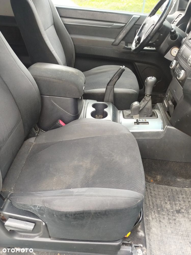 Mitsubishi Pajero - 13