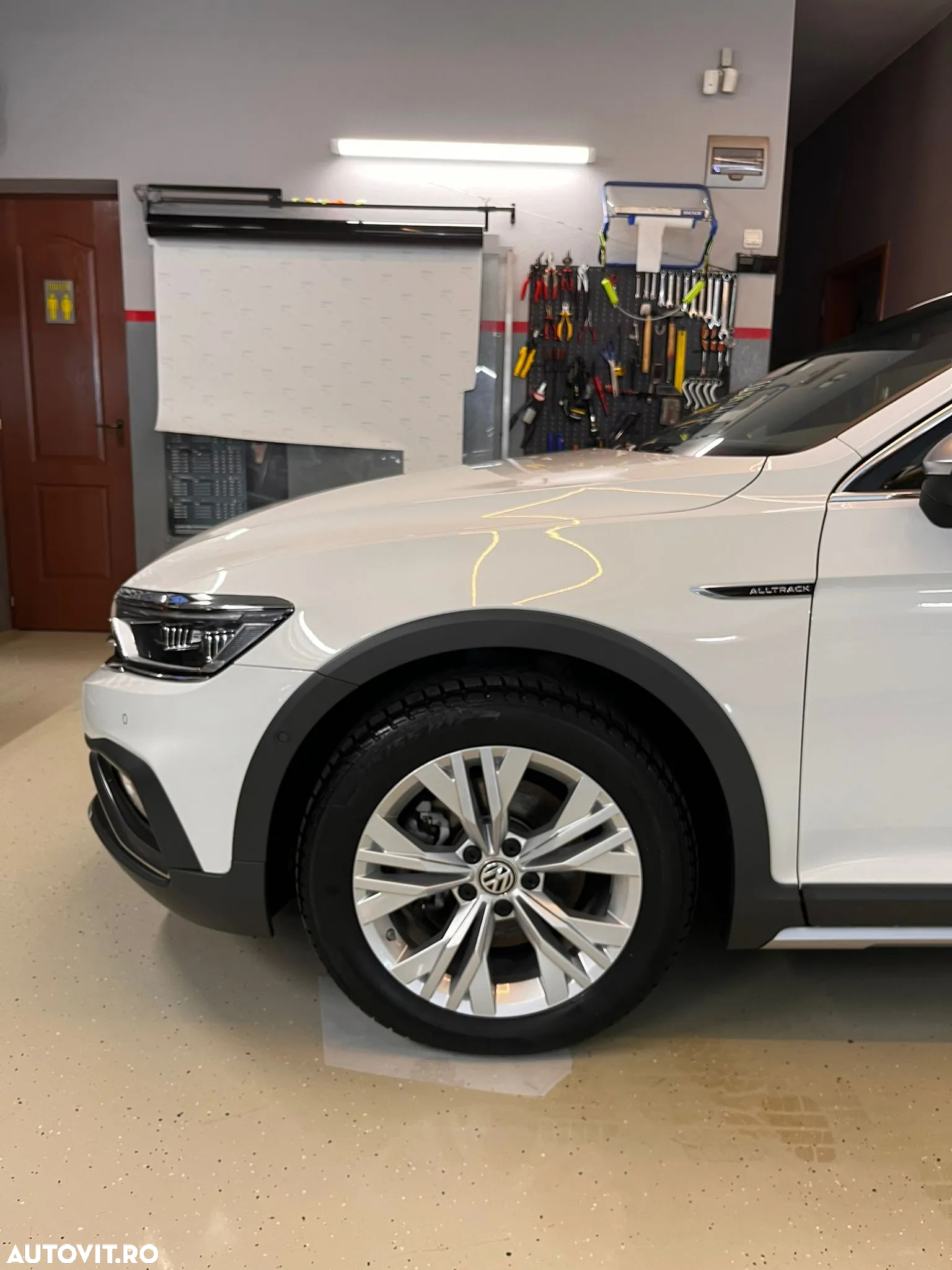 Volkswagen Passat Variant 2.0 TDI SCR DSG 4Motion Alltrack - 8