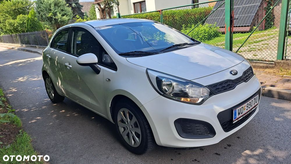 Kia Rio 1.2 L - 5