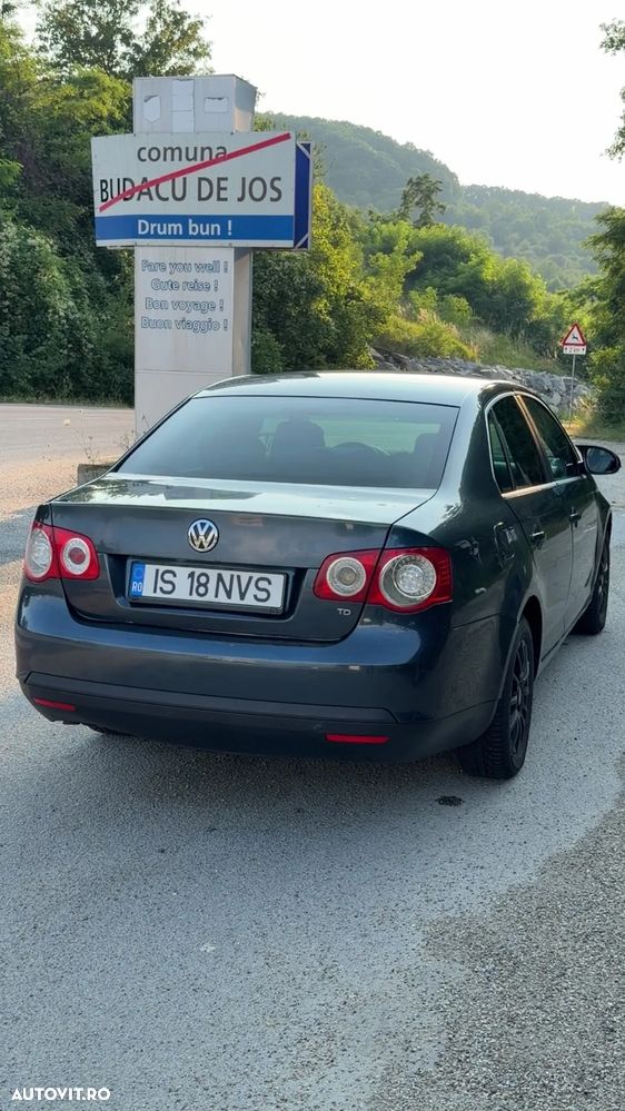 Volkswagen Jetta - 4