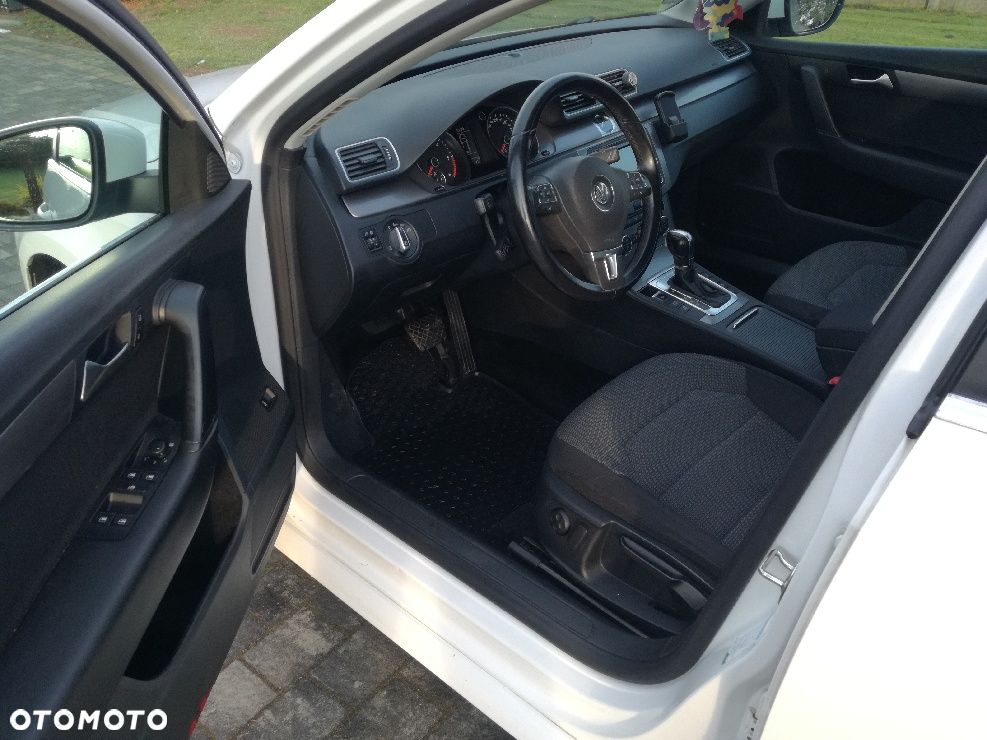 Volkswagen Passat 2.0 TDI Comfortline DSG - 6