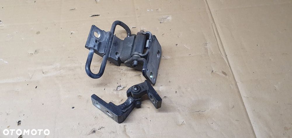 Zawias zawiasy drzwi prawy przód para Audi A6 C6 8E0831412B - 5