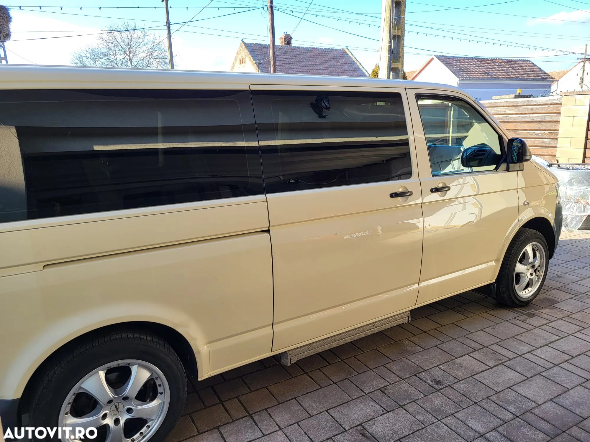 Volkswagen Caravelle - 3