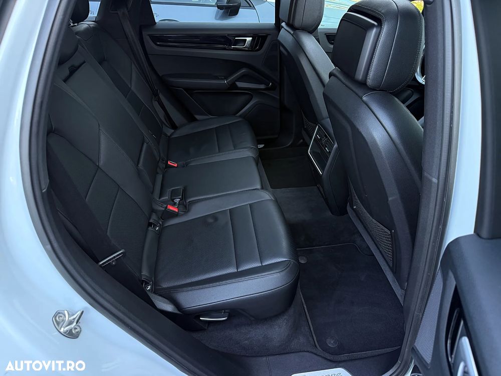 Porsche Cayenne Tiptronic S Platinum Edition - 38