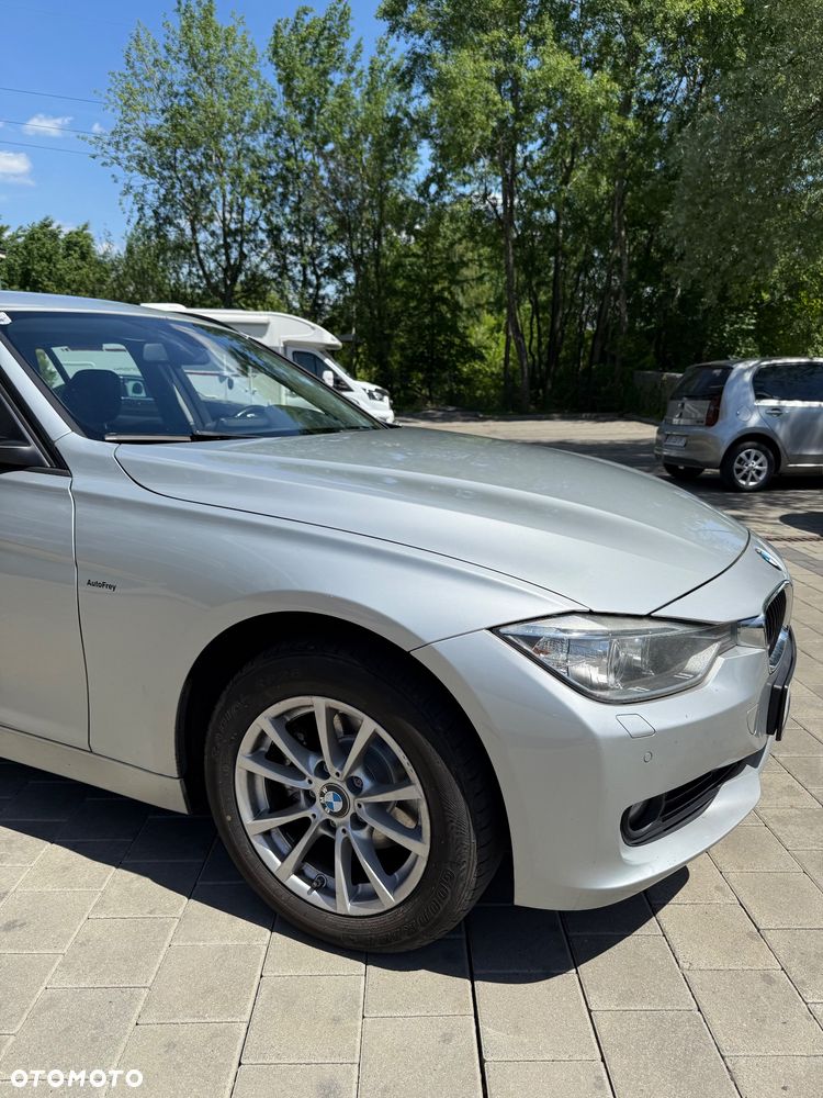 BMW Seria 3 318d Sport Line - 3