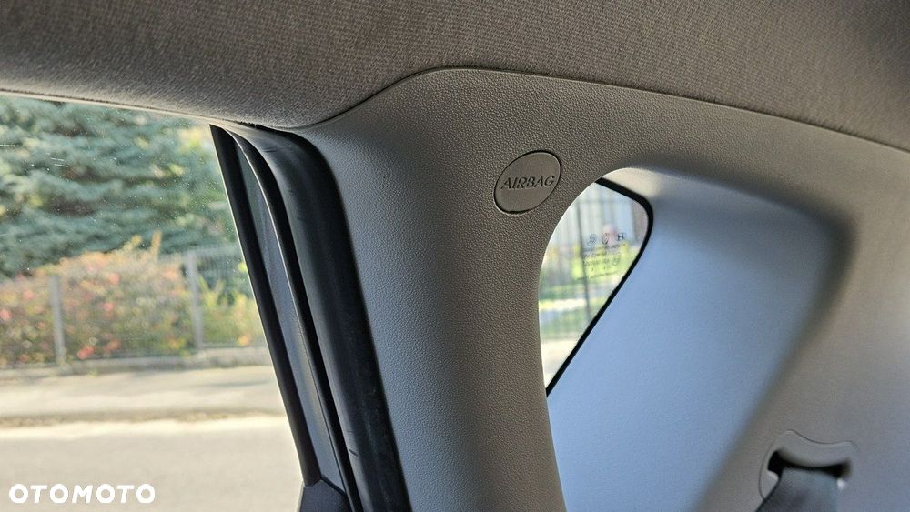 Hyundai i30 1.6 CRDi FIFA WM Edition - 31