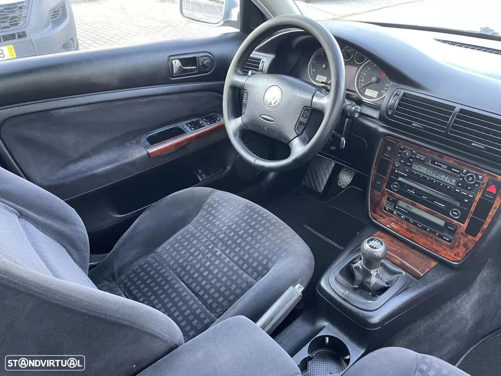 VW Passat Variant 1.9 TDi Confortline - 4