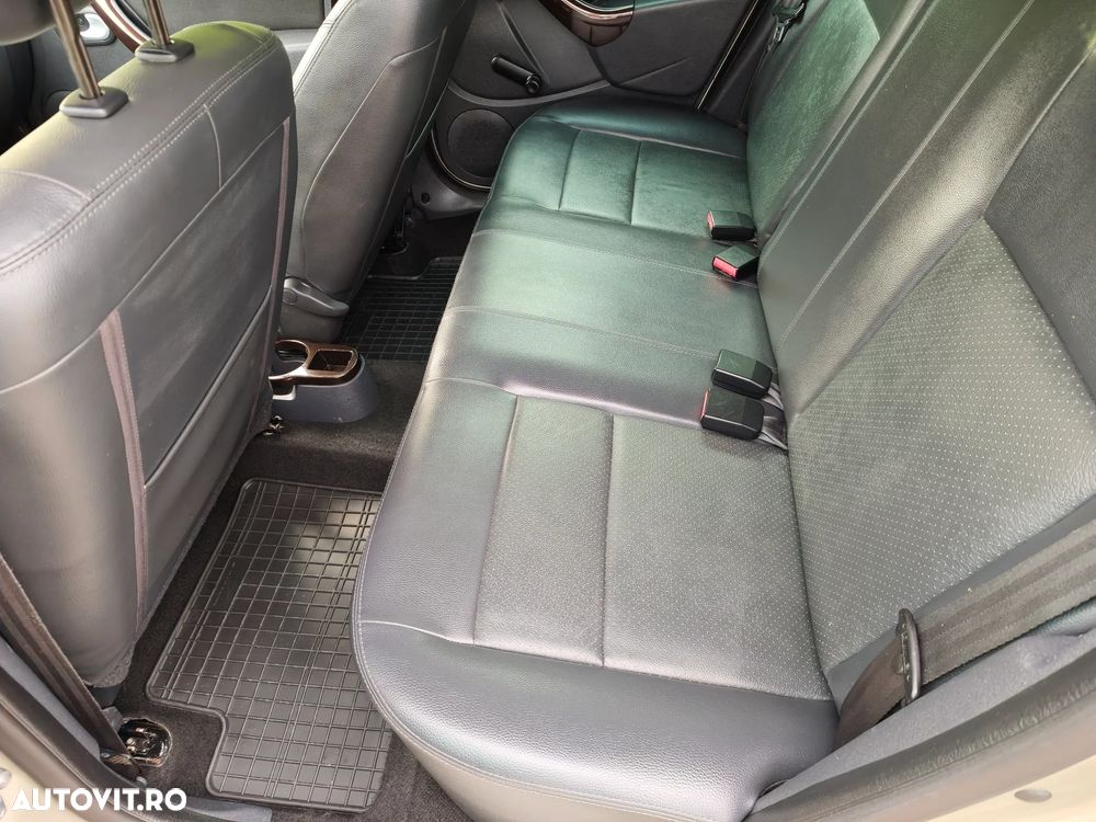 Dacia Duster 1.5 dCi 4x2 Laureate - 16