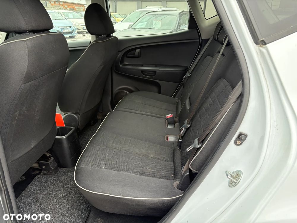 Kia Venga 1.6 CRDi M - 10