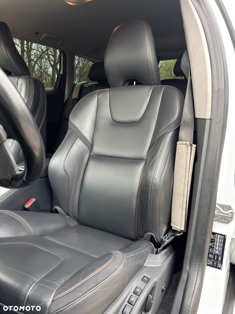 Volvo XC 60 D4 AWD Ocean Race - 8