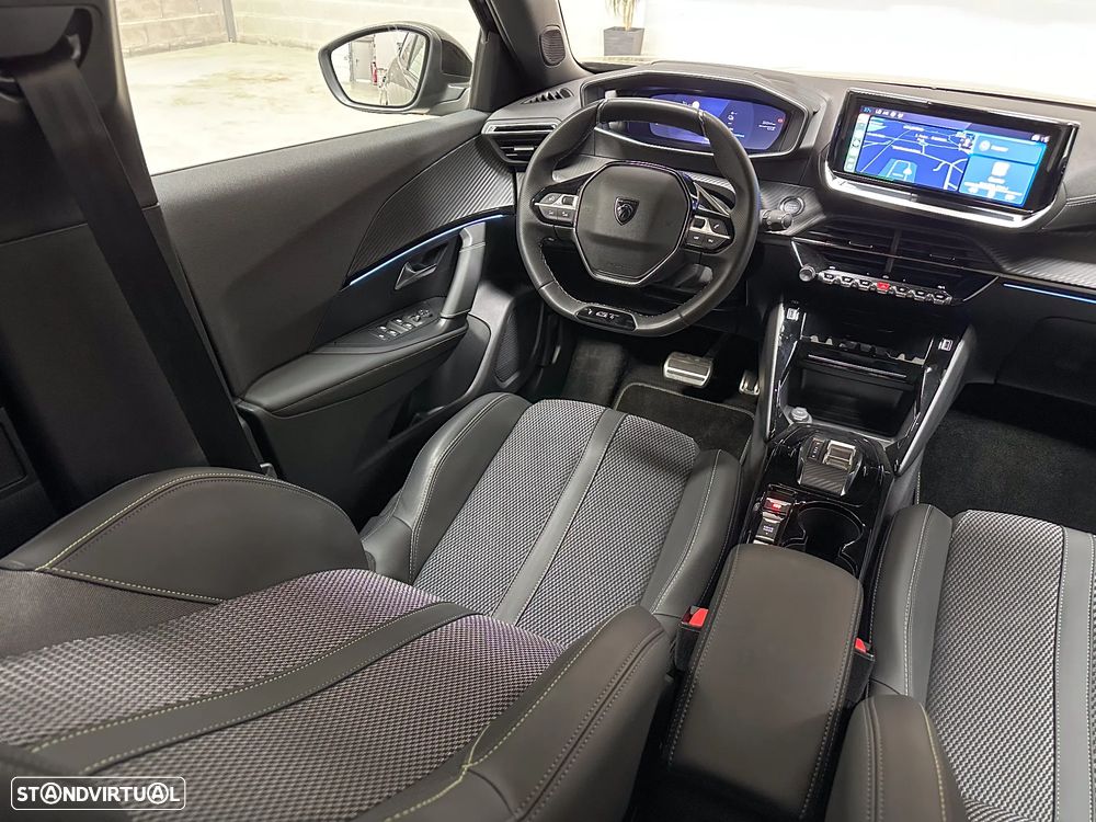 Peugeot e-2008 54 kWh GT - 14
