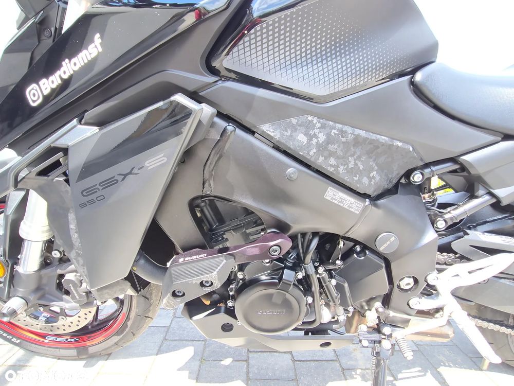 Suzuki GSX - 13